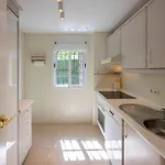 The Scandi-aries Luxury In Nueva Andalucia 公寓