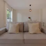 The Scandi-aries Luxury In Nueva Andalucia 公寓
