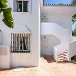 The Scandi-aries Luxury In Nueva Andalucia 公寓