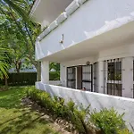 The Scandi-aries Luxury In Nueva Andalucia 公寓 *