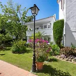 The Scandi-aries Luxury In Nueva Andalucia 公寓