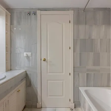 The Scandi-aries Luxury In Nueva Andalucia Apartament