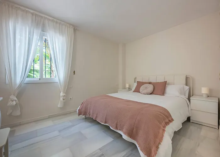 The Scandi-aries Luxury In Nueva Andalucia Daire *