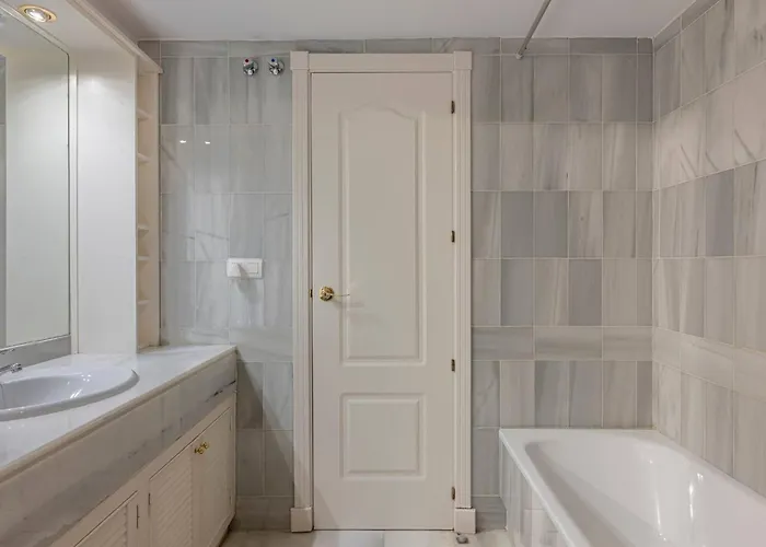 The Scandi-aries Luxury In Nueva Andalucia Appartamento