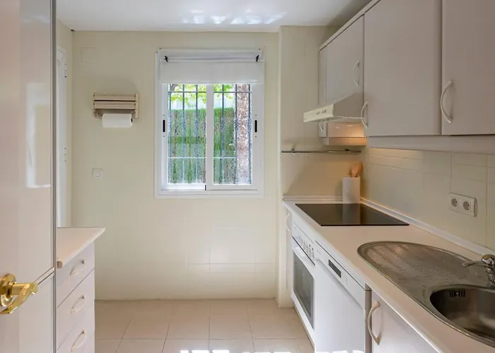 The Scandi-aries Luxury In Nueva Andalucia Apartament