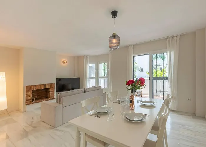 The Scandi-aries Luxury In Nueva Andalucia Appartamento *