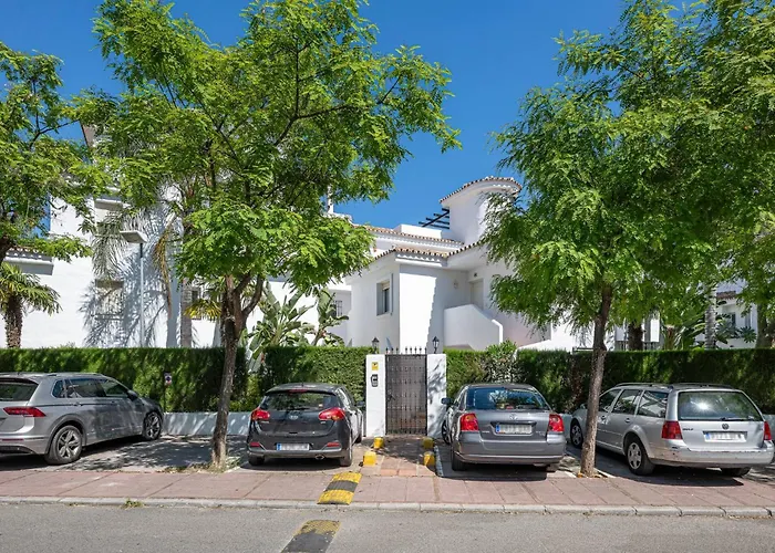 The Scandi-aries Luxury In Nueva Andalucia Апартаменти *