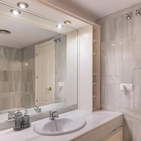 The Scandi-aries Luxury In Nueva Andalucia マルベーリャ