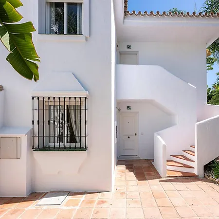 The Scandi-aries Luxury In Nueva Andalucia شقة